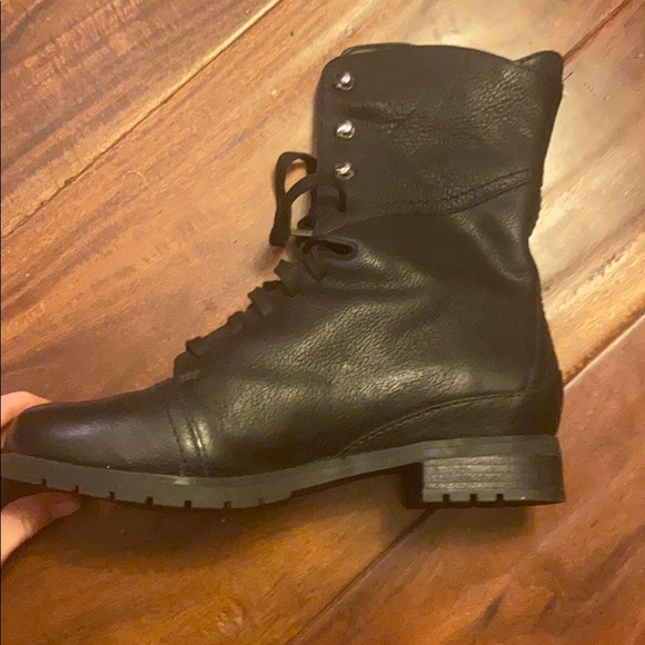 NEW ROCKPORT WATERPROOF BOOTS - Picture 5 of 5
